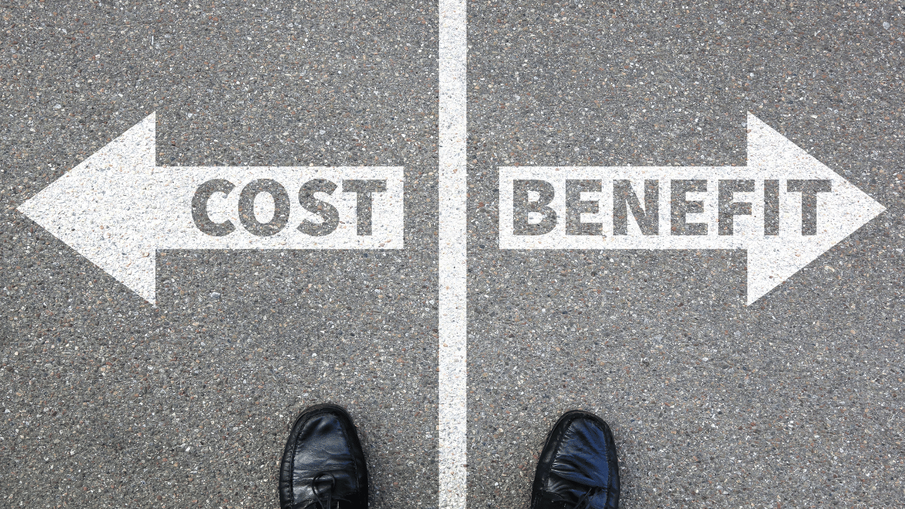 Analyzing-the-Financial-Benefits-of-Investing-in-10-ft-Shipping-Containers